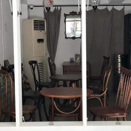 炯诺乌尔塔里旅舍旅舍